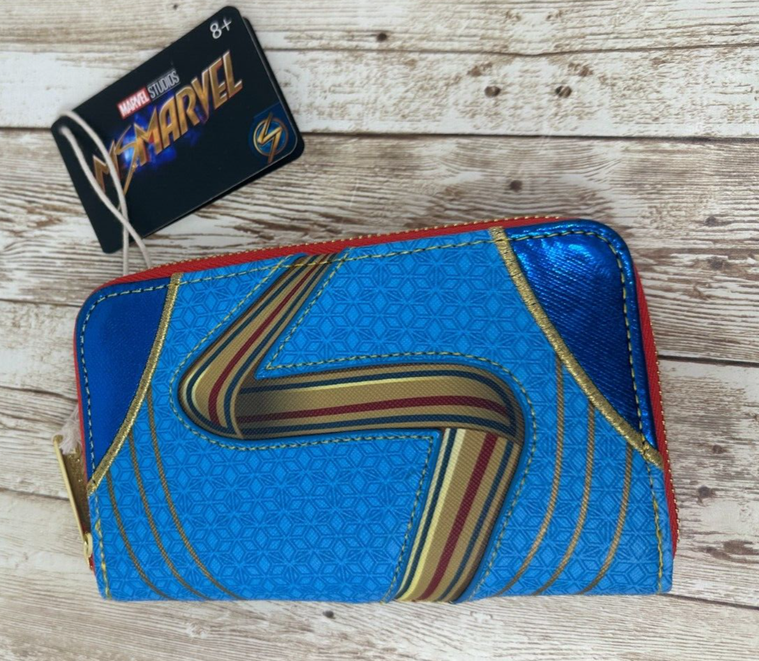 Cartera con cremallera de cosplay de Ms. Marvel de Loungefly