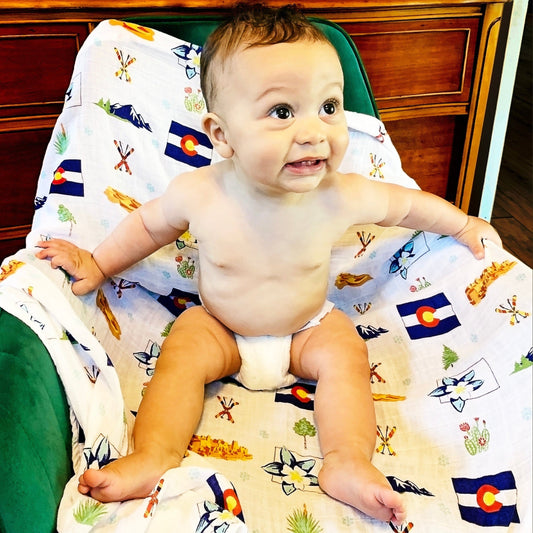 Colorado Baby Gift Set: Muslin Swaddle & Bib | Organic Cotton