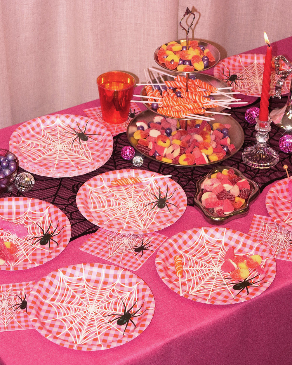 Creepin' it Cute Plates - 25 paper plates