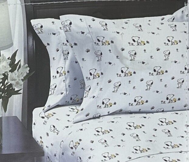 Peanuts Snoopy, Flowers, Bees and  Butterflies Queen Sheet Set