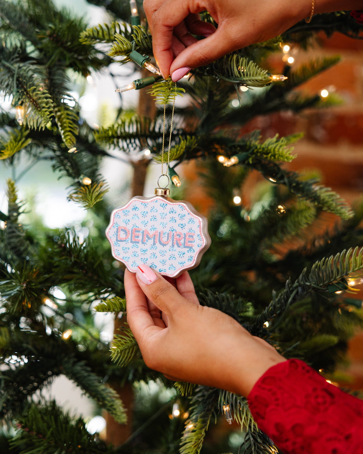Scallop Ornament - Demure
