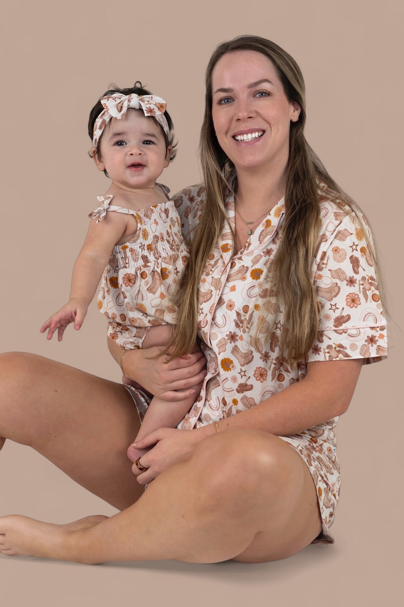 FLOWERS AND BOOTS WOMEN’S DREAM SHORT SET