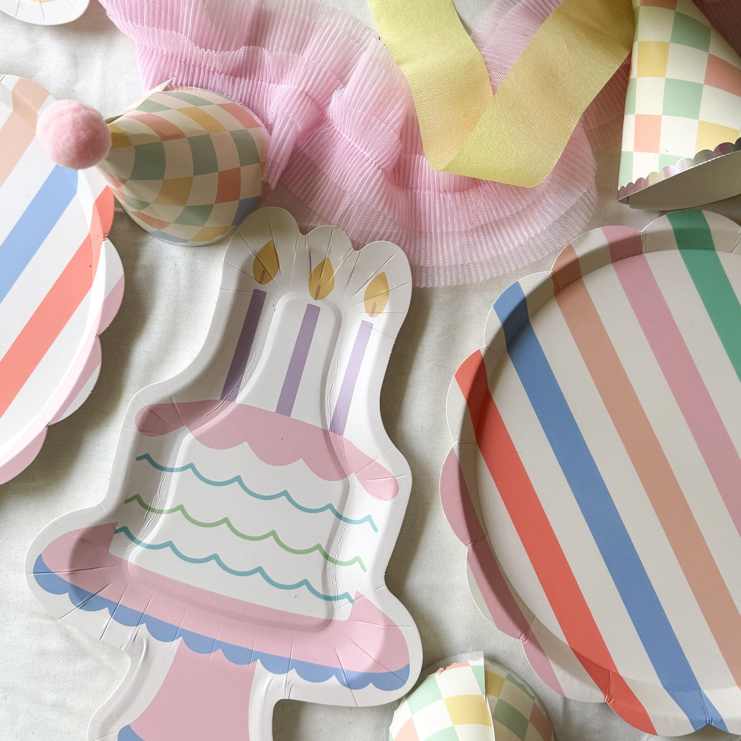 Colorful Striped Scalloped Dinner Plates, 16pcs