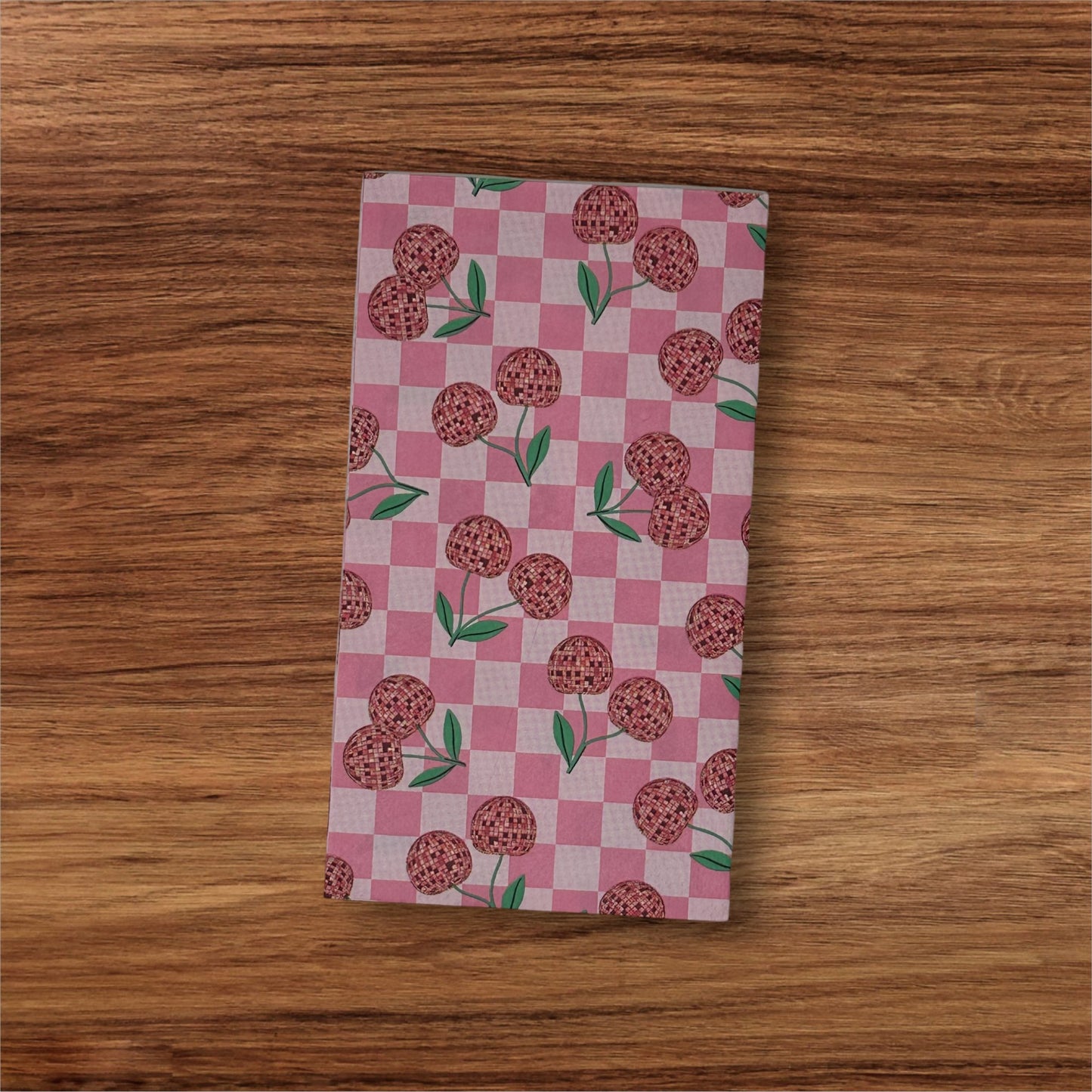 Servilletas con decoupage en forma de disco de cerezas rosas Manualidades con papel de tablero de ajedrez