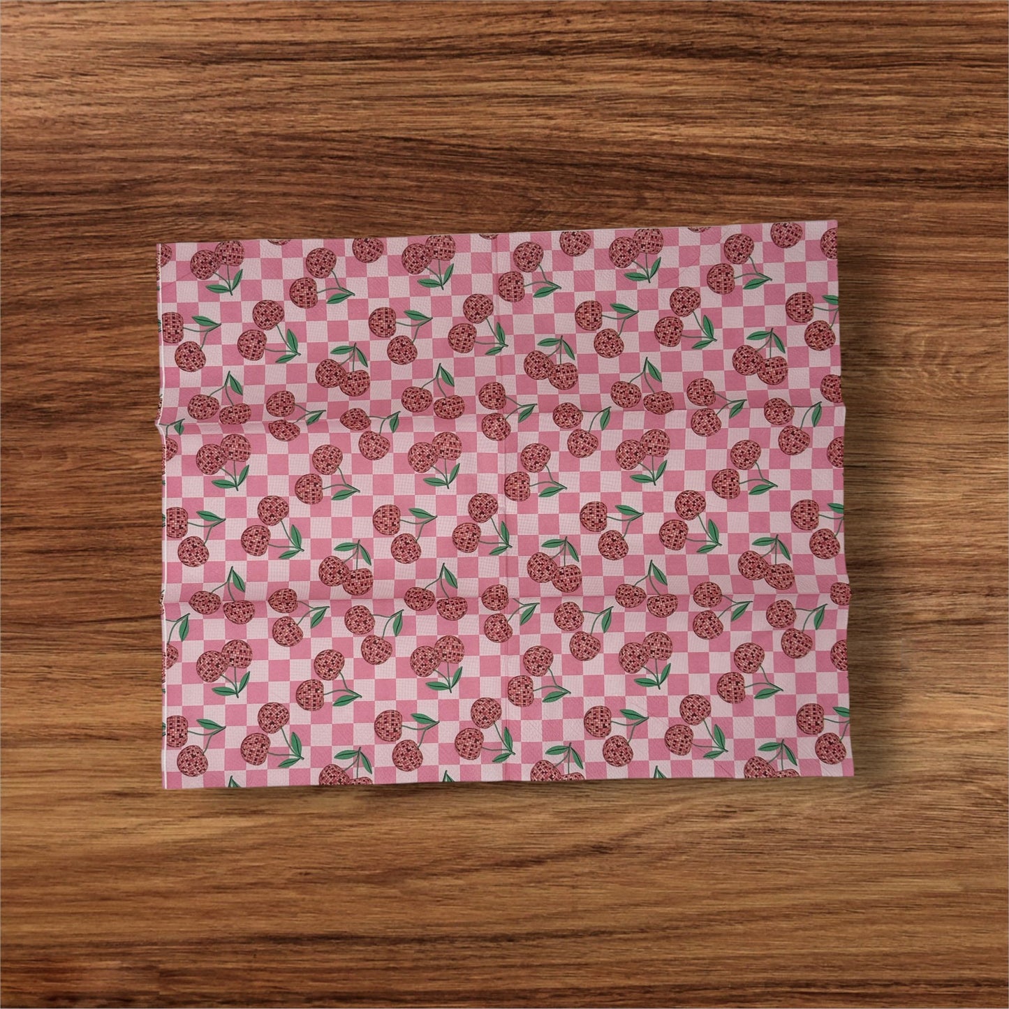 Servilletas con decoupage en forma de disco de cerezas rosas Manualidades con papel de tablero de ajedrez