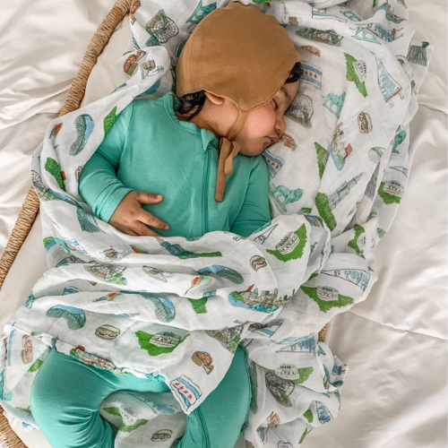 Chicago Newborn Gift Set: Muslin Swaddle & Bib | Organic Cotton