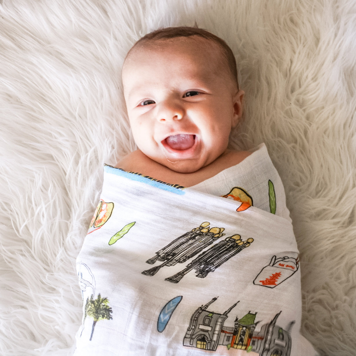 Los Angeles Newborn Gift Set: Muslin Swaddle & Bib | Organic Cotton