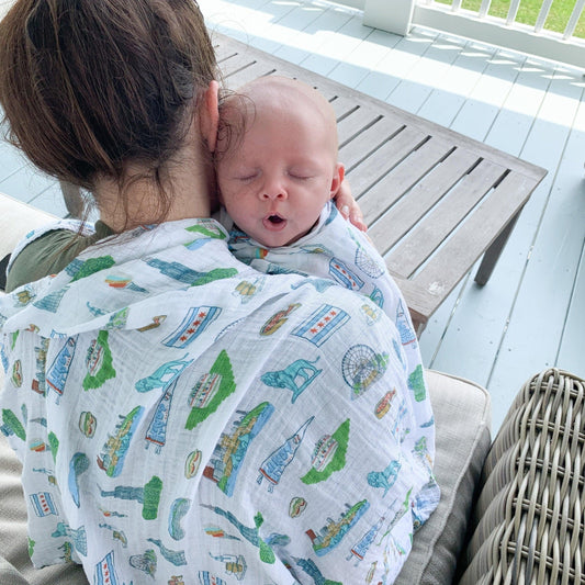 Chicago Newborn Gift Set: Muslin Swaddle & Bib | Organic Cotton