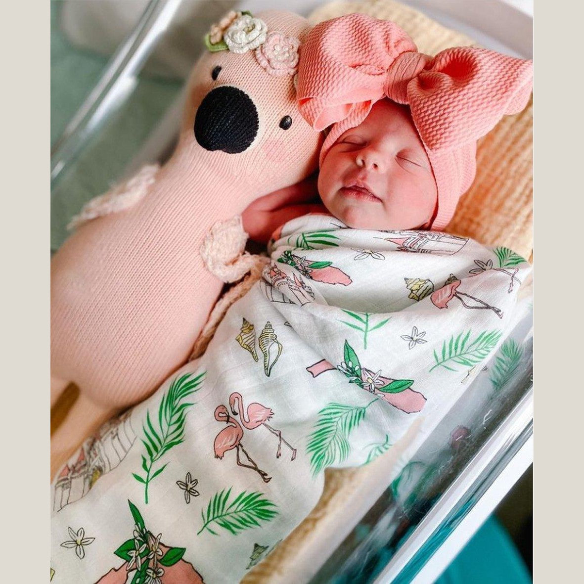 Florida Newborn Gift Set: Muslin Swaddle & Bib (Floral)