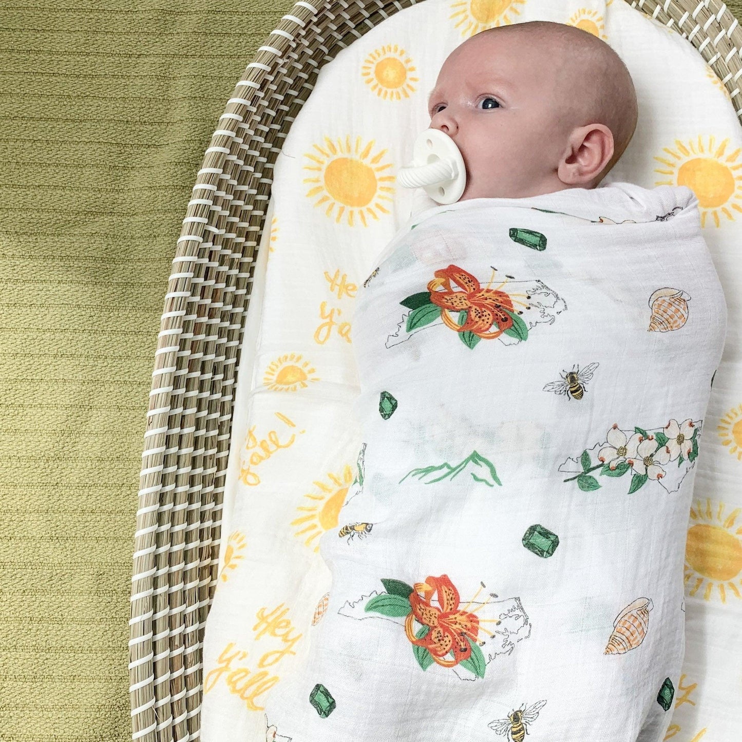 North Carolina Baby Gift Set: Muslin Swaddle & Bib (Floral)