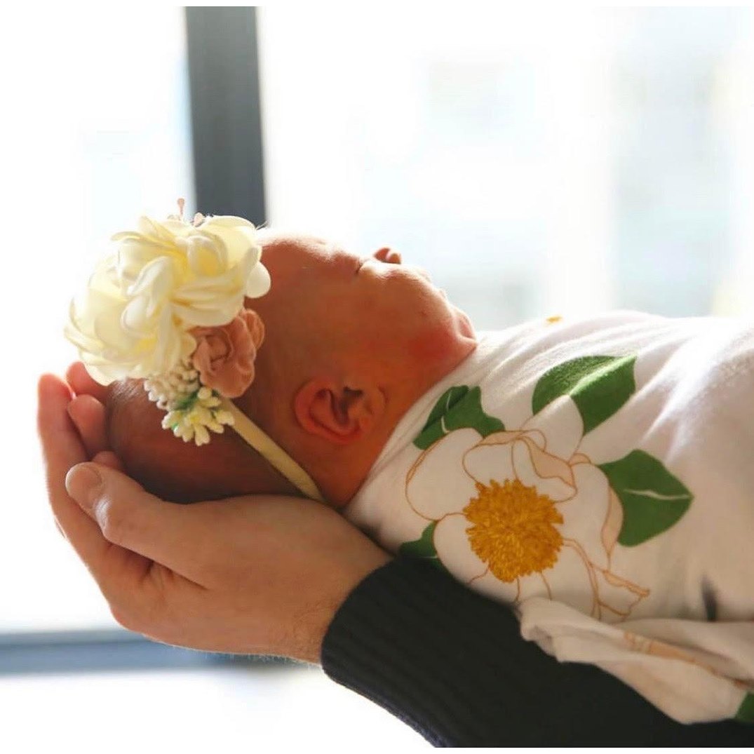 Southern Magnolia Newborn Gift Set: Muslin Swaddle & Bib