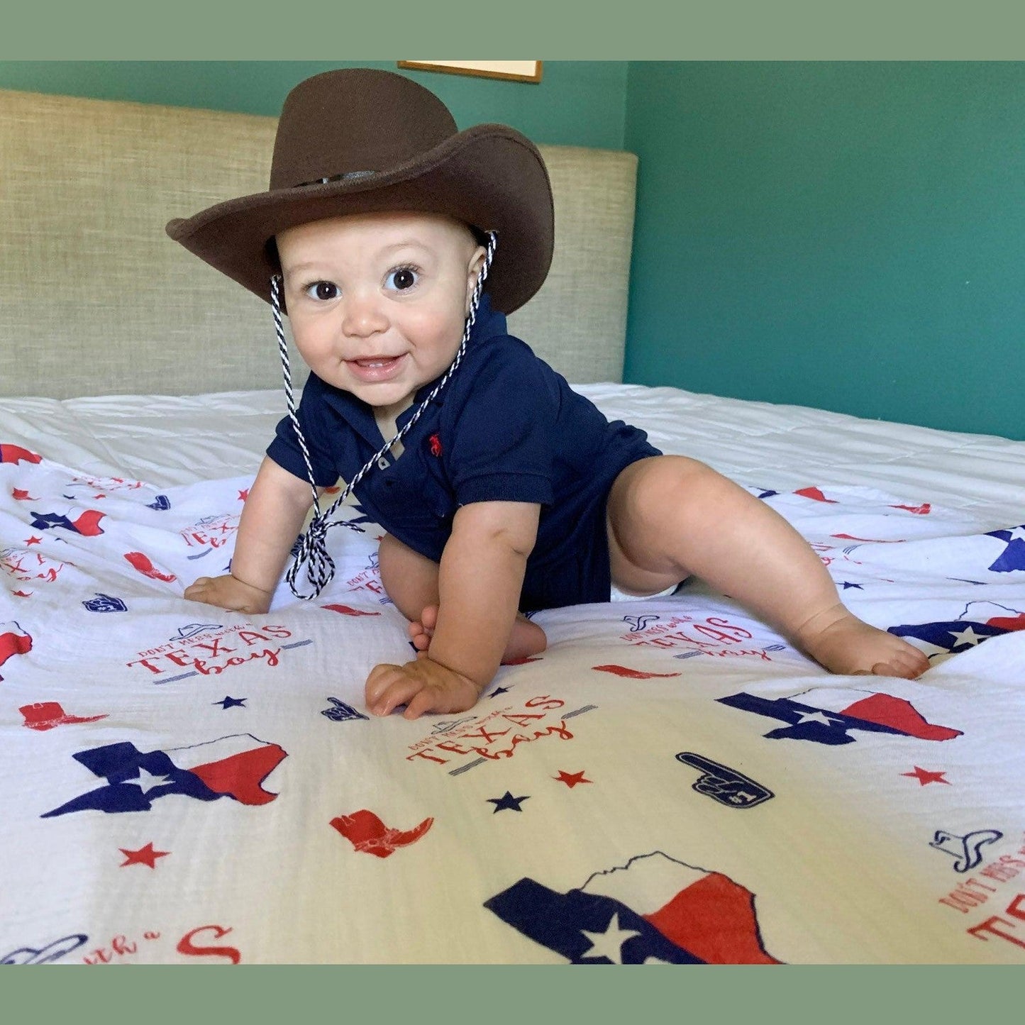 Texas Boy Gift Set: Muslin Swaddle & Bib | Organic Cotton