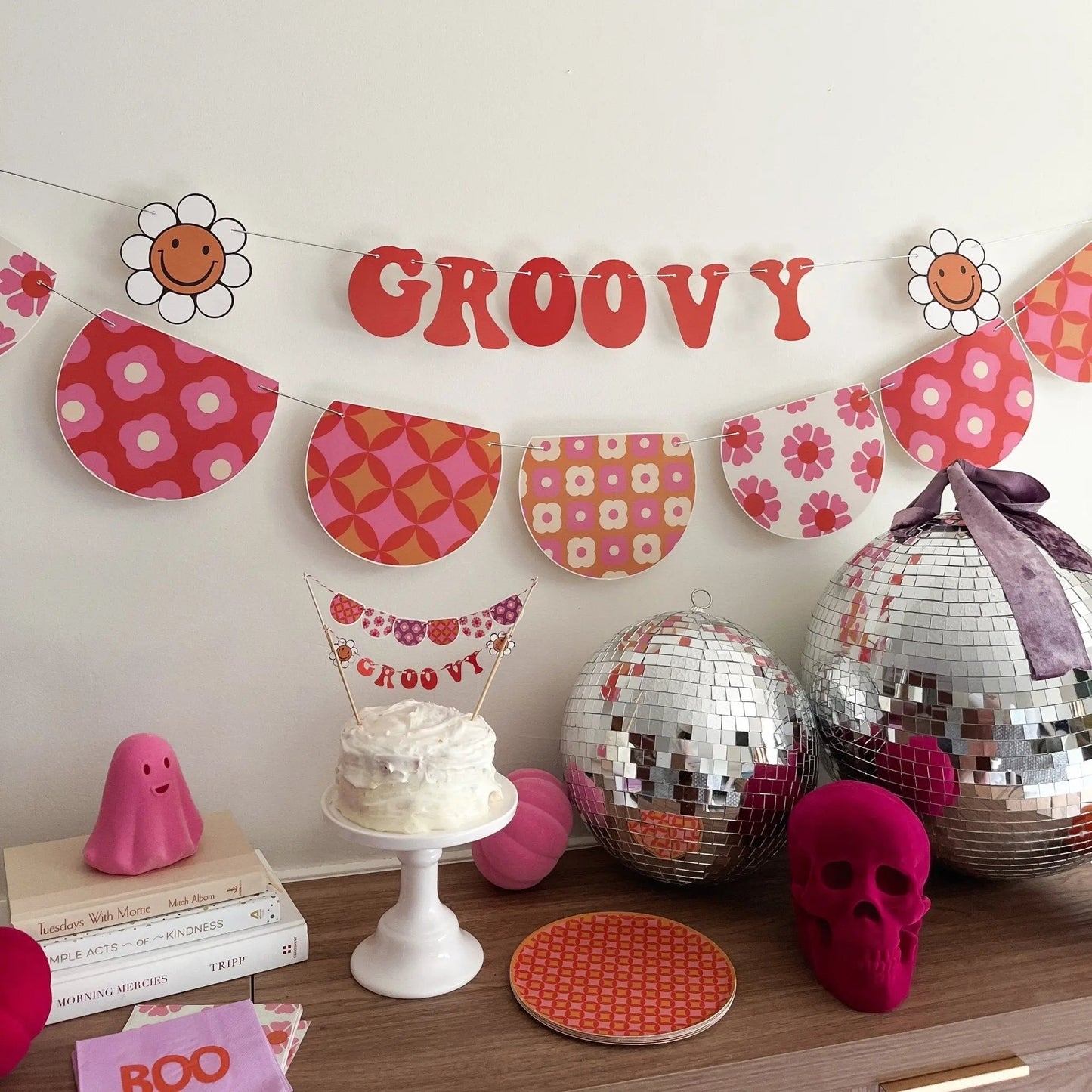 Groovy Scalloped Banner