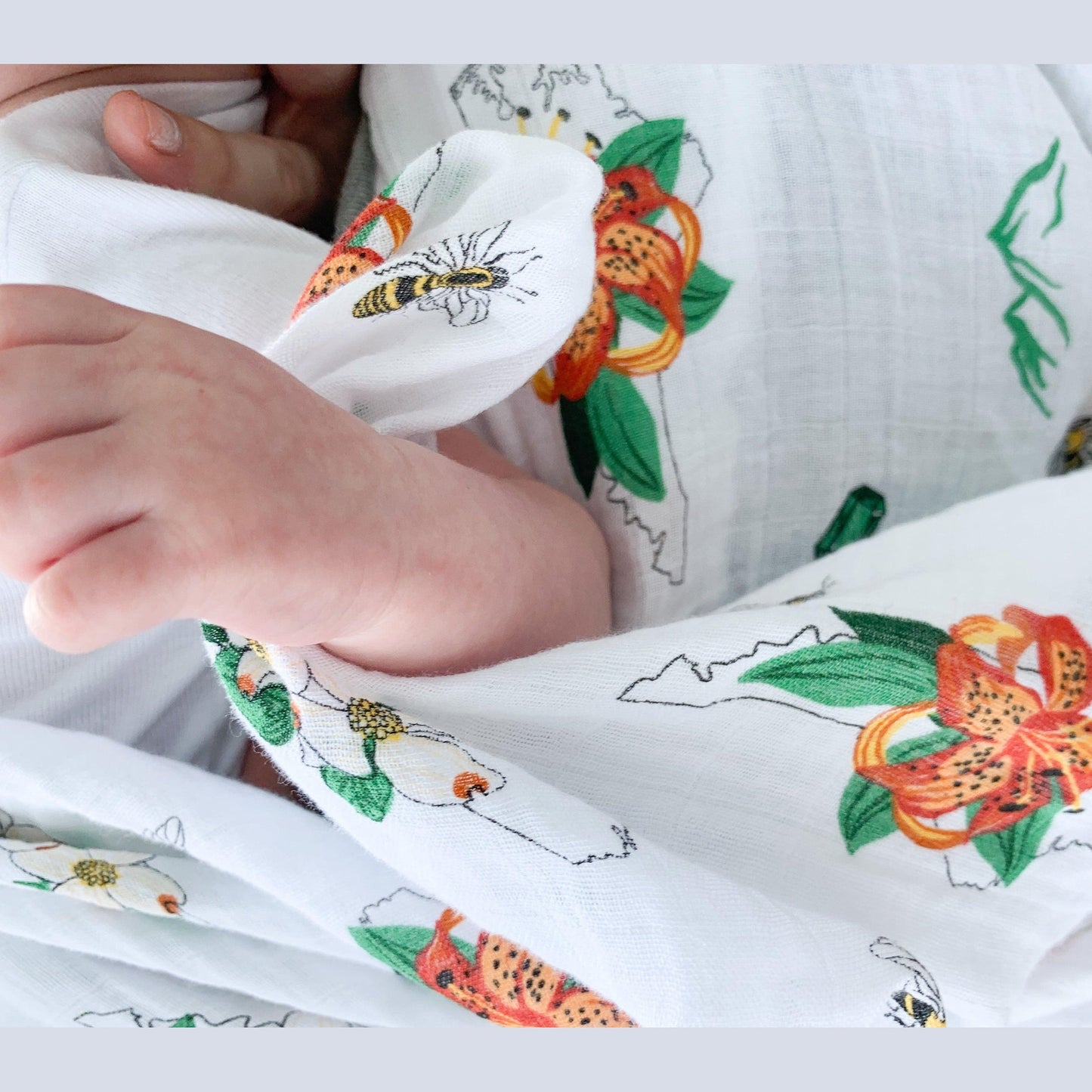 North Carolina Baby Gift Set: Muslin Swaddle & Bib (Floral)
