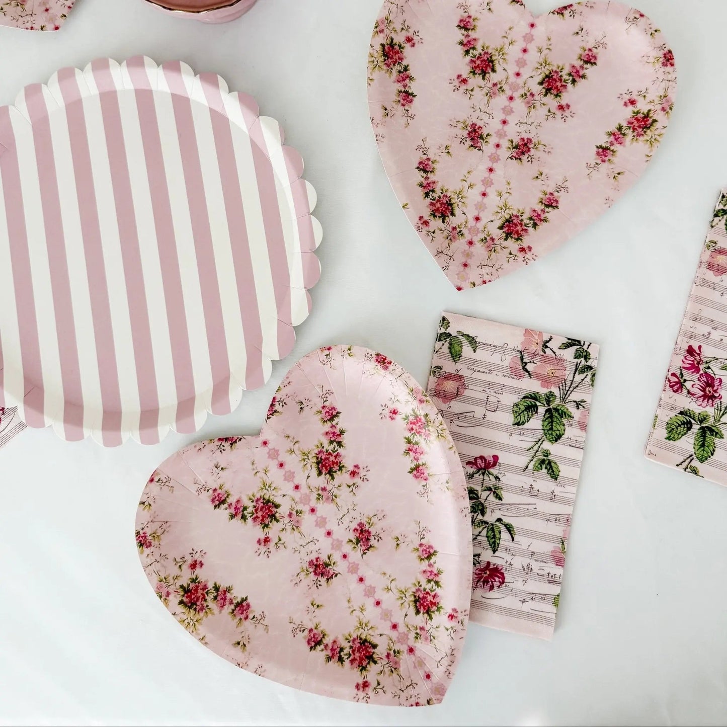 Classic Striped Pink Scalloped Dinner Plate, 12pcs