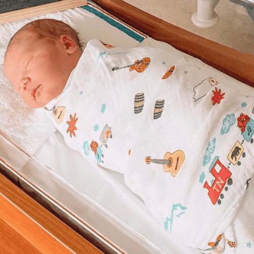 Tennessee Baby Gift Set: Muslin Swaddle & Bib | Organic Cotton